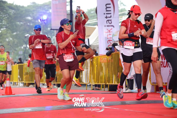 Race photo from ONE RUN 10 K
