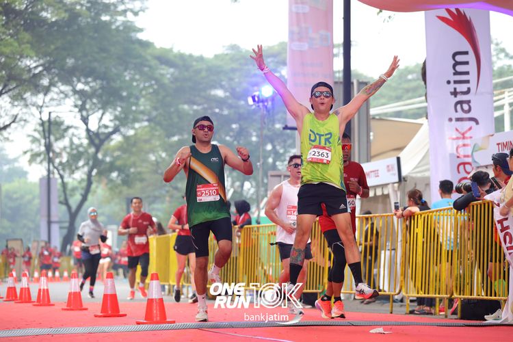 Race photo from ONE RUN 10 K