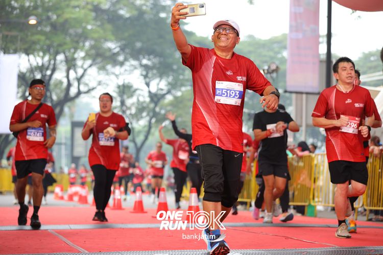 Race photo from ONE RUN 10 K