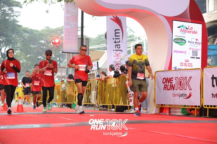 Race photo from ONE RUN 10 K