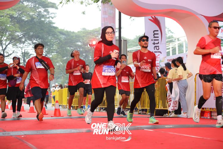 Race photo from ONE RUN 10 K
