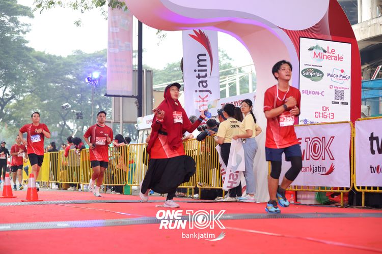 Race photo from ONE RUN 10 K