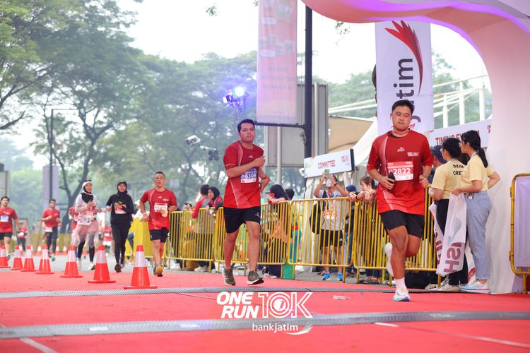 Race photo from ONE RUN 10 K