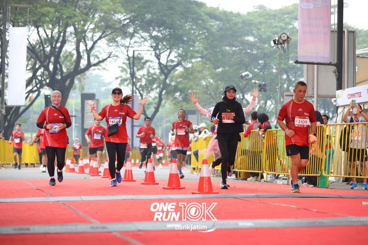 Race photo from ONE RUN 10 K