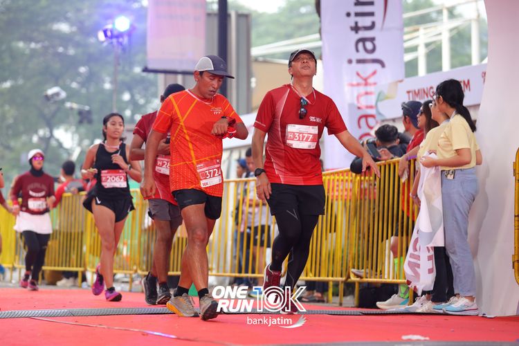 Race photo from ONE RUN 10 K
