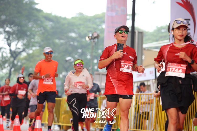 Race photo from ONE RUN 10 K