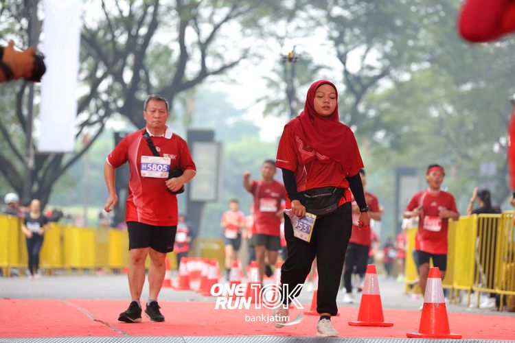 Race photo from ONE RUN 10 K