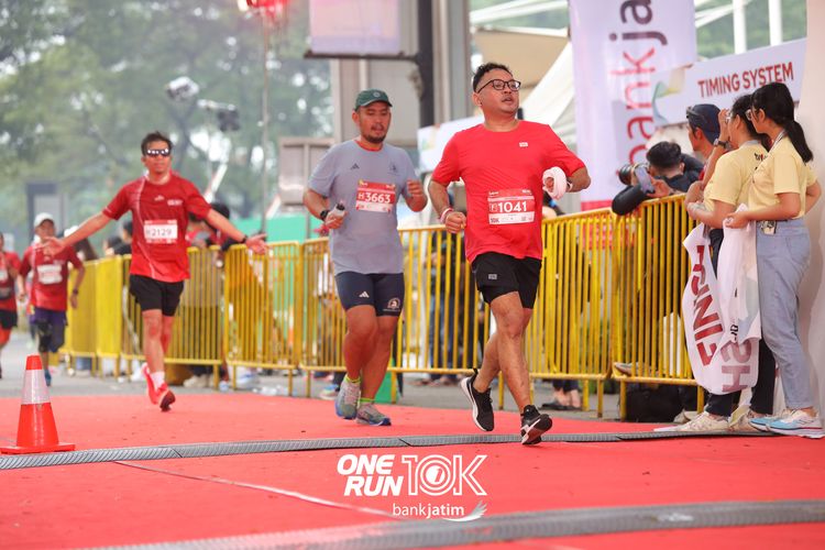 Race photo from ONE RUN 10 K