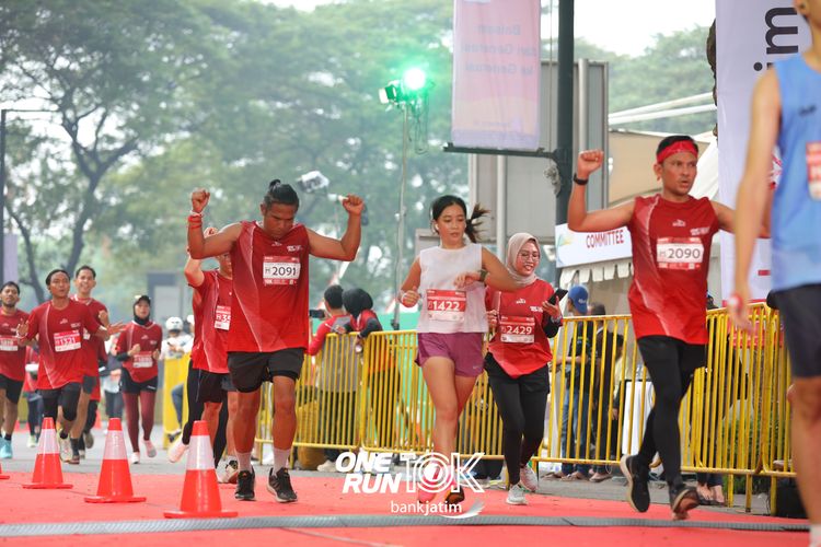 Race photo from ONE RUN 10 K