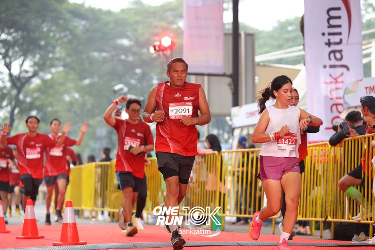 Race photo from ONE RUN 10 K