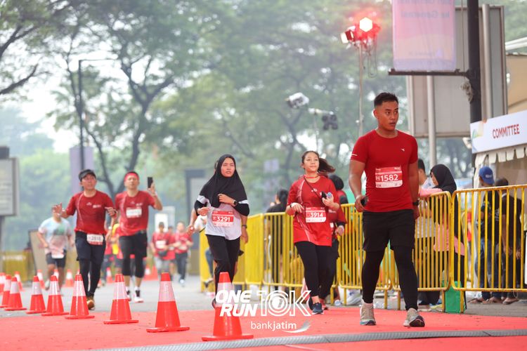 Race photo from ONE RUN 10 K