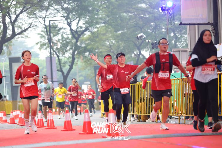 Race photo from ONE RUN 10 K