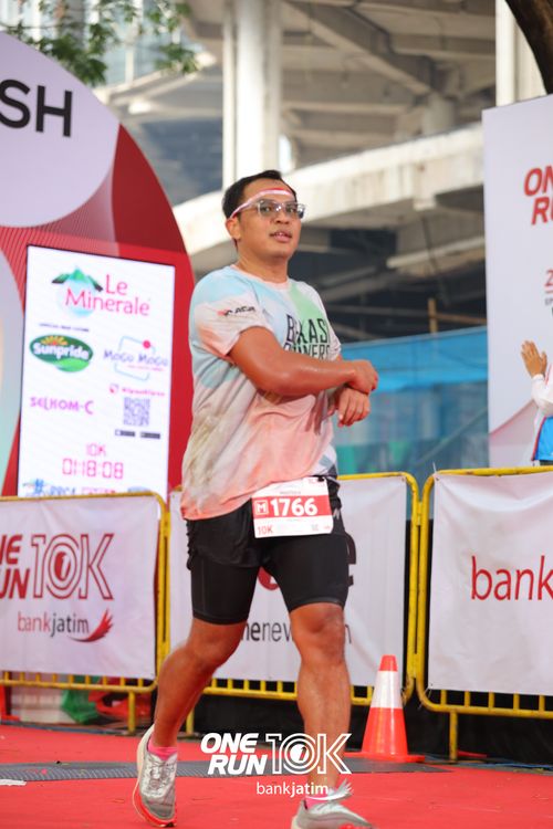 Race photo from ONE RUN 10 K