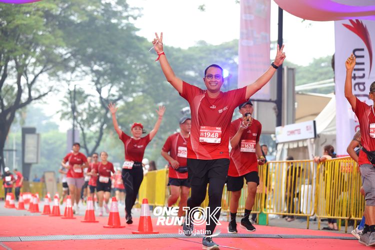 Race photo from ONE RUN 10 K