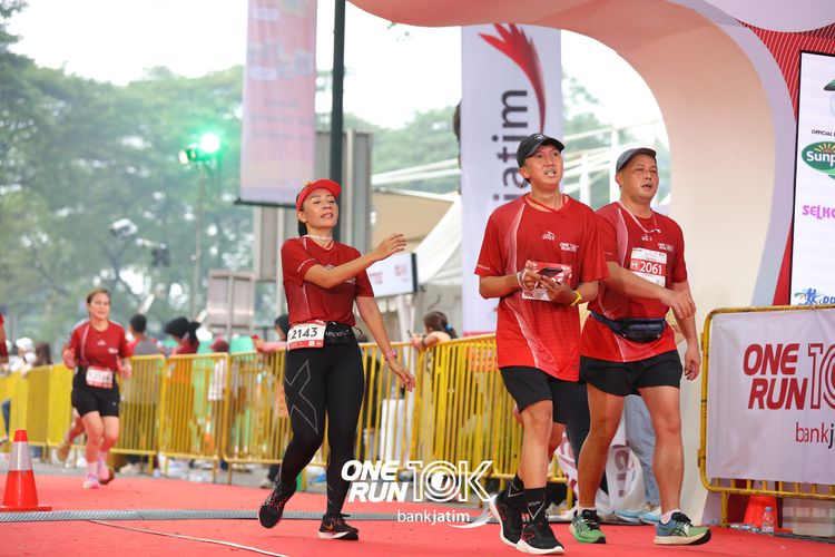 Race photo from ONE RUN 10 K