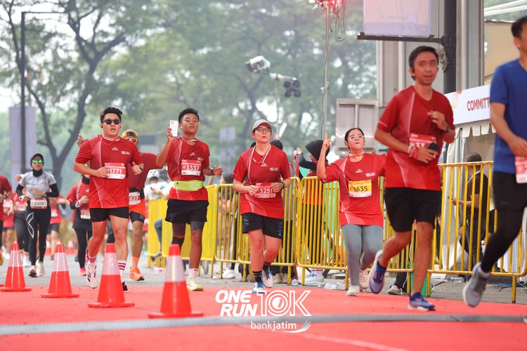Race photo from ONE RUN 10 K