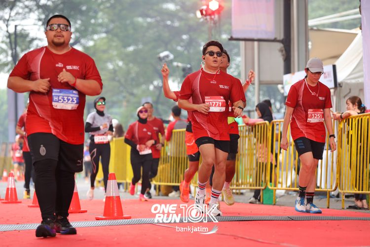 Race photo from ONE RUN 10 K