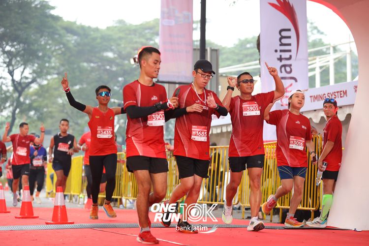 Race photo from ONE RUN 10 K