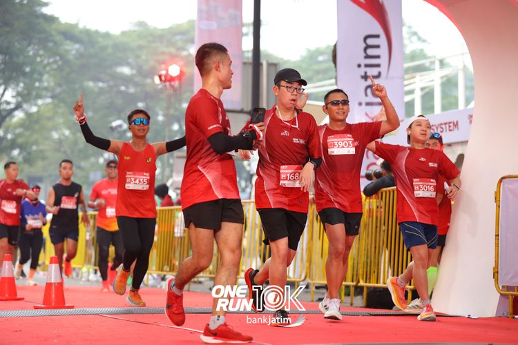 Race photo from ONE RUN 10 K