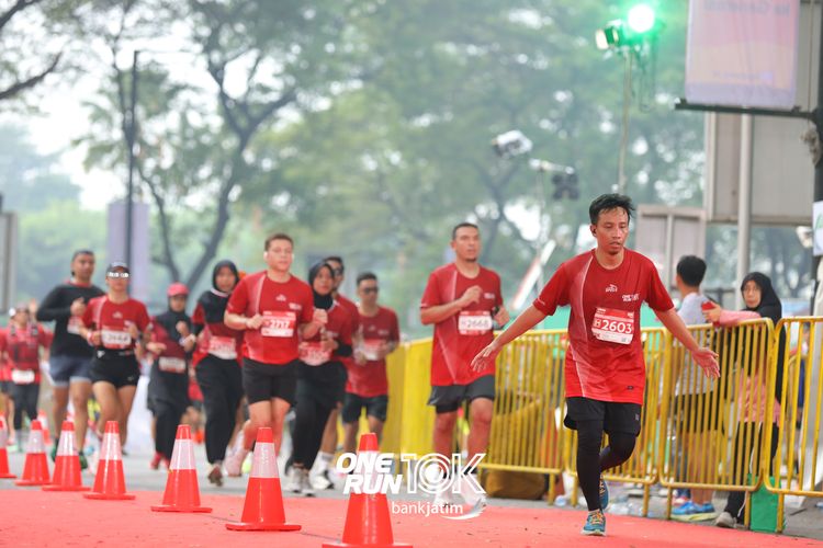 Race photo from ONE RUN 10 K