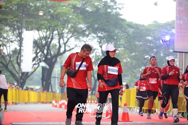 Race photo from ONE RUN 10 K