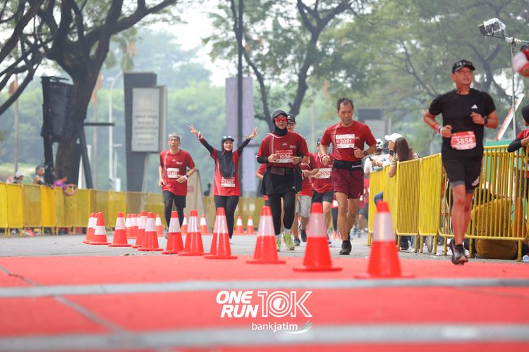 Race photo from ONE RUN 10 K