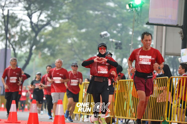 Race photo from ONE RUN 10 K