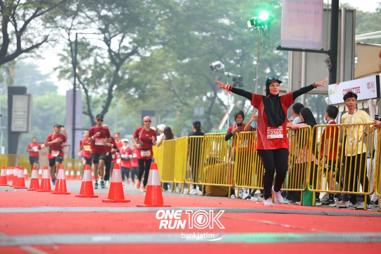 Race photo from ONE RUN 10 K