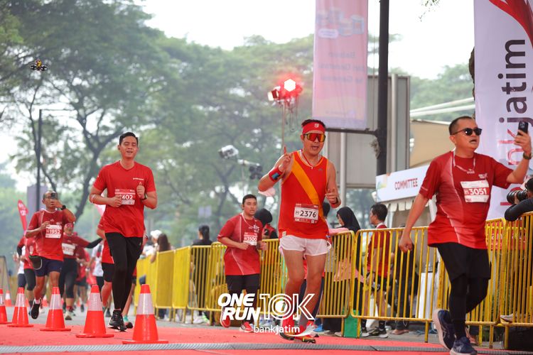 Race photo from ONE RUN 10 K