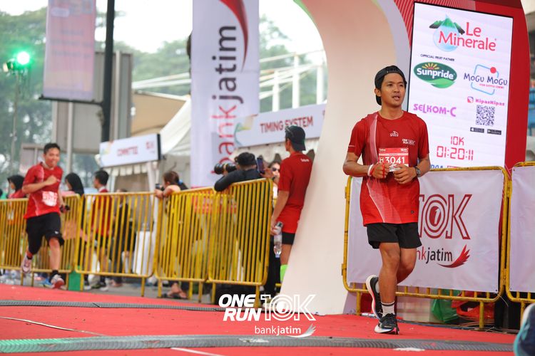 Race photo from ONE RUN 10 K
