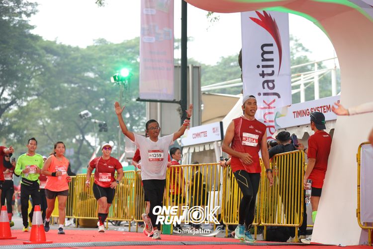 Race photo from ONE RUN 10 K