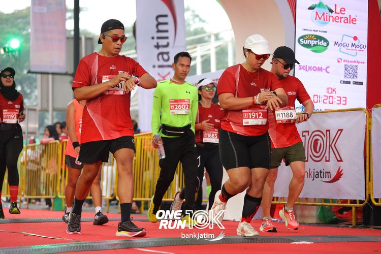 Race photo from ONE RUN 10 K