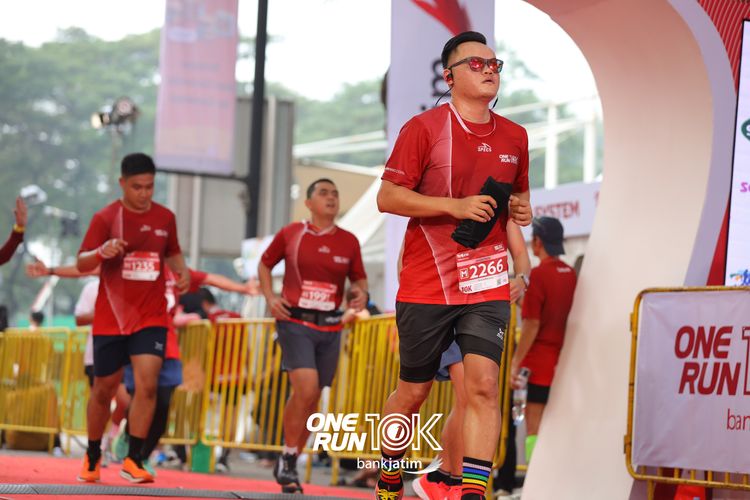 Race photo from ONE RUN 10 K