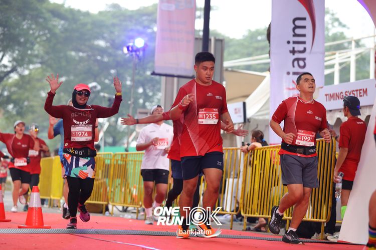 Race photo from ONE RUN 10 K