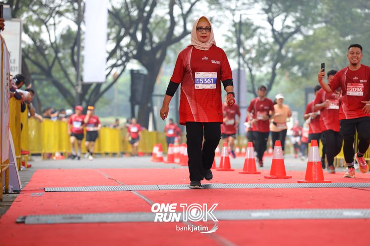 Race photo from ONE RUN 10 K