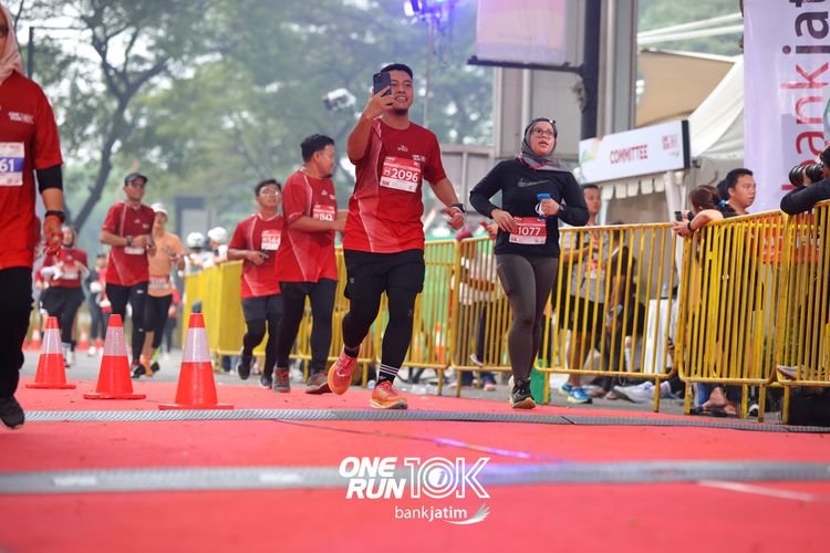 Race photo from ONE RUN 10 K