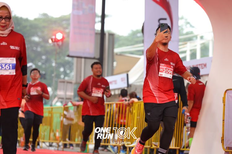 Race photo from ONE RUN 10 K