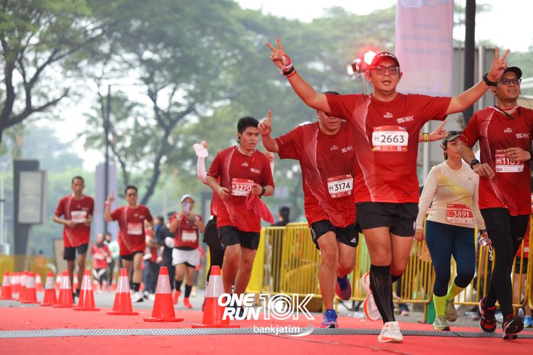 Race photo from ONE RUN 10 K
