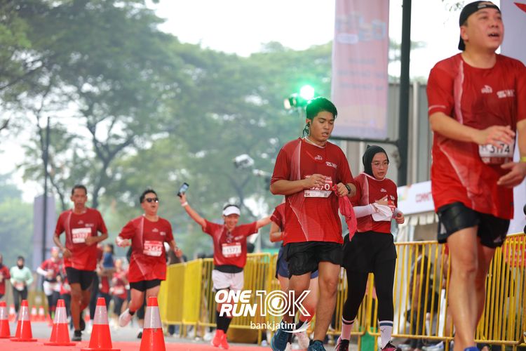 Race photo from ONE RUN 10 K