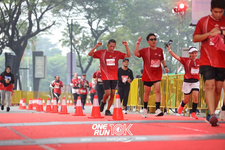 Race photo from ONE RUN 10 K