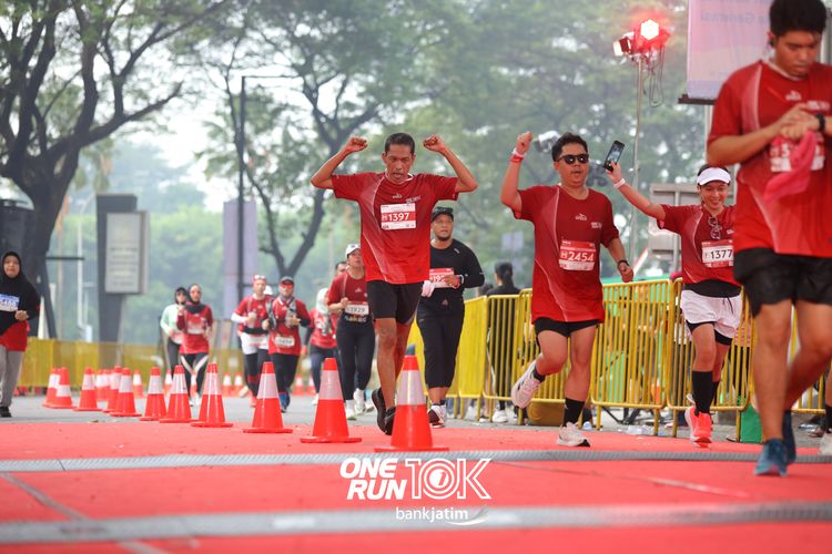 Race photo from ONE RUN 10 K