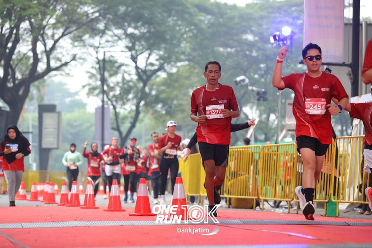 Race photo from ONE RUN 10 K