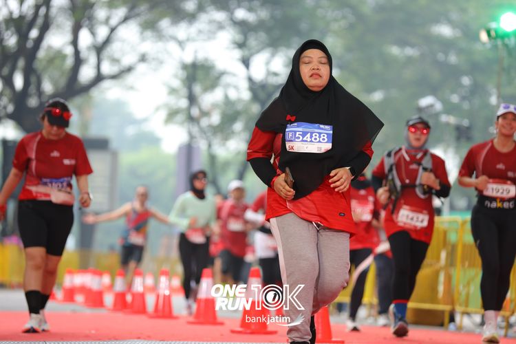 Race photo from ONE RUN 10 K