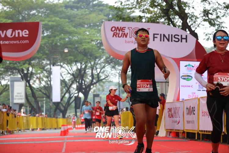 Race photo from ONE RUN 10 K