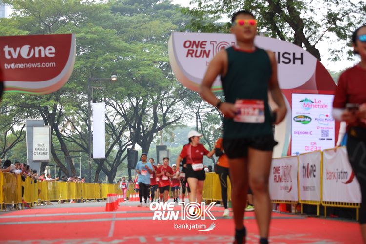 Race photo from ONE RUN 10 K