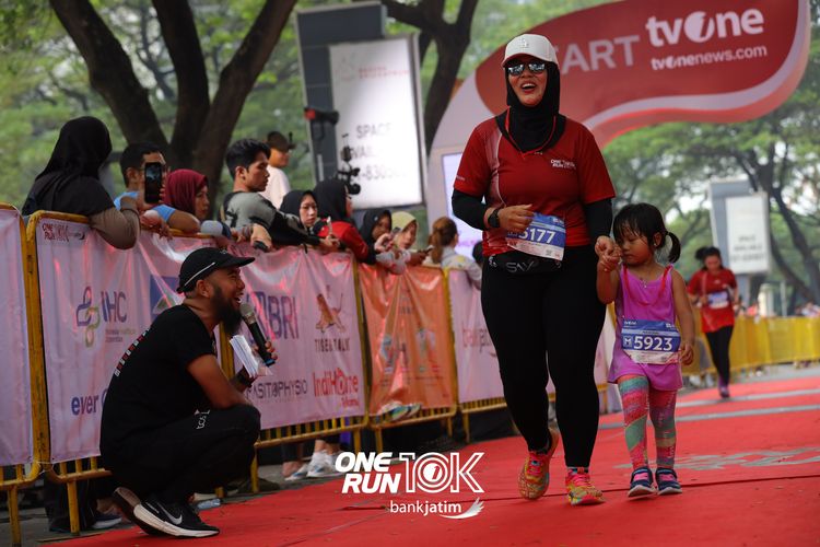 Race photo from ONE RUN 10 K