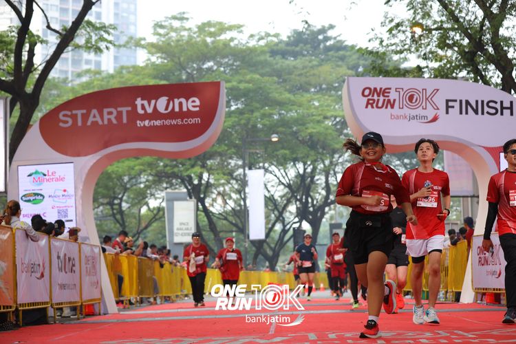 Race photo from ONE RUN 10 K