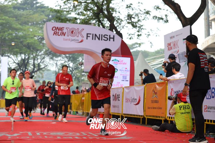 Race photo from ONE RUN 10 K