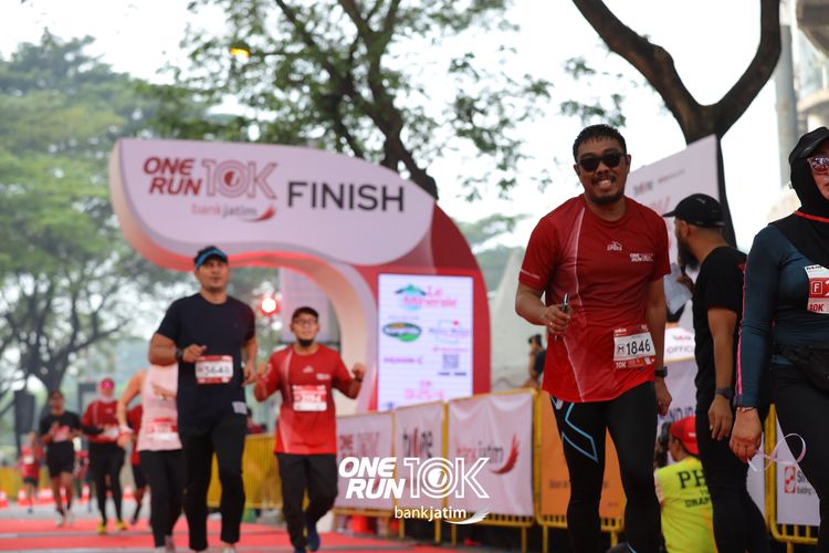 Race photo from ONE RUN 10 K