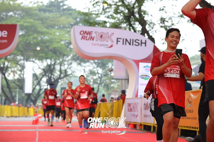Race photo from ONE RUN 10 K